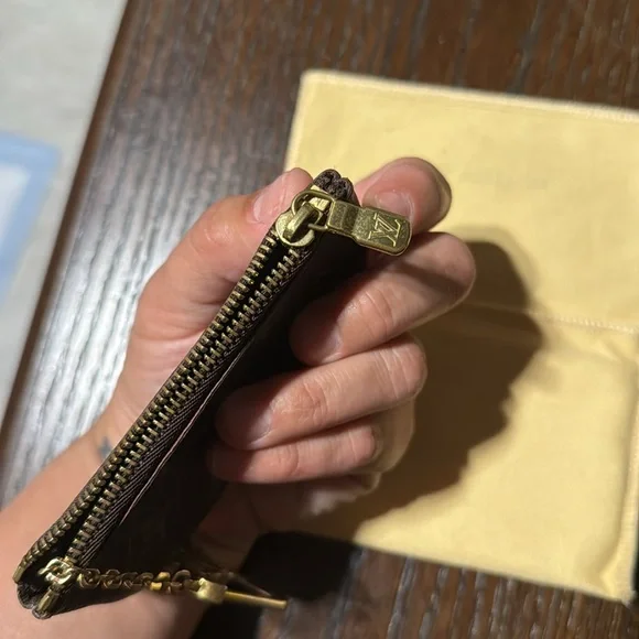 AUTHENTIC LOUIS VIUTTON KEY CLES - Picture 3 of 13